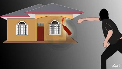 Rumah Pejabat Dinas PU kota Pekanbaru dilempar Bom Molotov